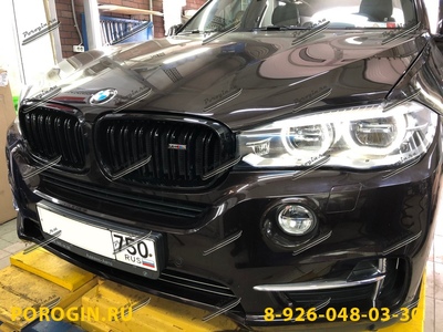 Установка порогов, решетки радиатора и жабры на крылья для BMW X5-F15 2013-201